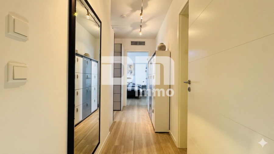 Exklusives Penthouse-Juwel mit 360 Grad Panorama-Dachterrasse in Baunatal-Großenritte - Flur / Diele